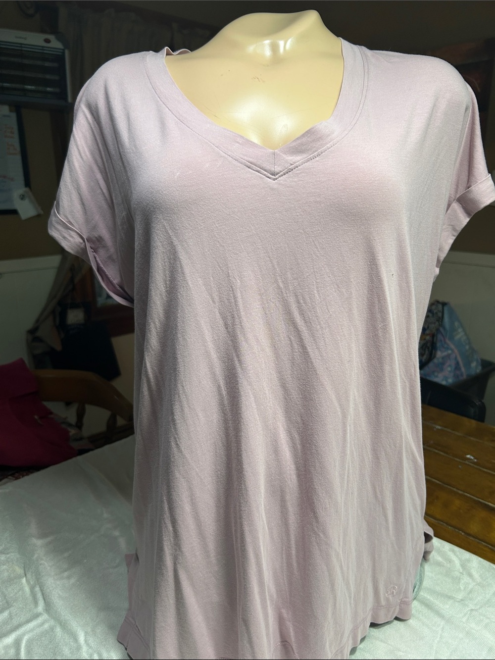 Banana Republic Soft V-Neck Relaxed Tee in Light Mauve- Med- Cotton-